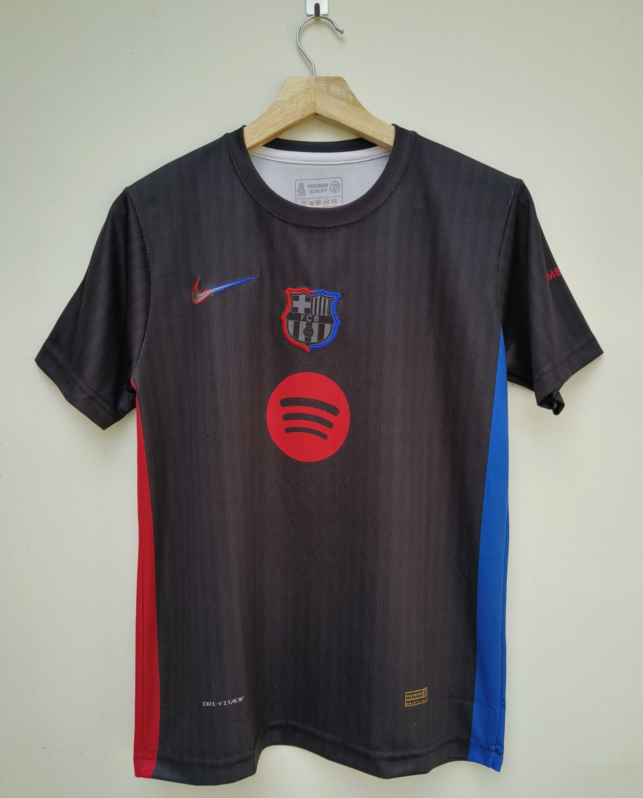 FC Barcelona 2024/25 away - View 1
